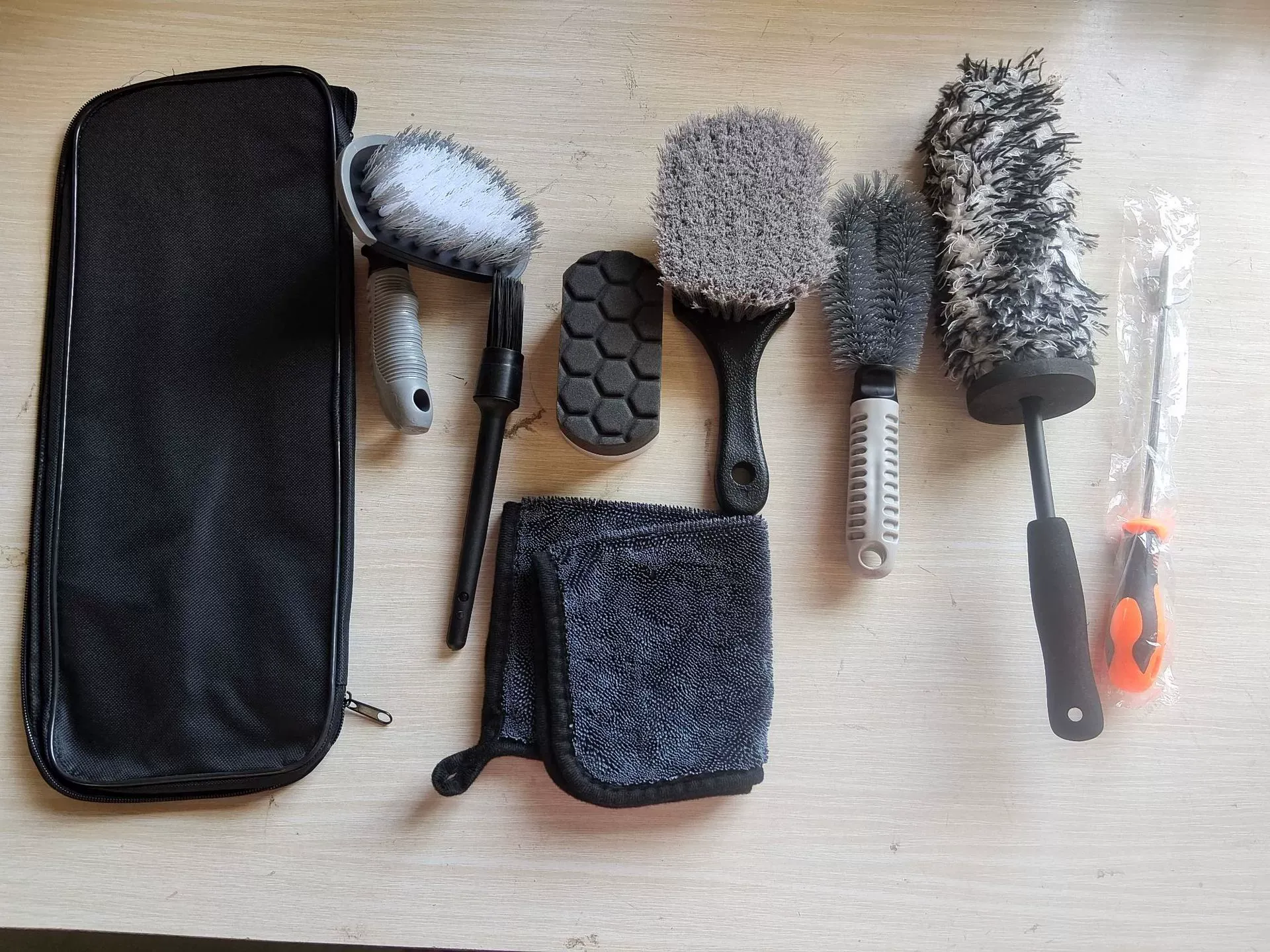 7-Piece Wheel Cleaning Brush Kit for Detailing